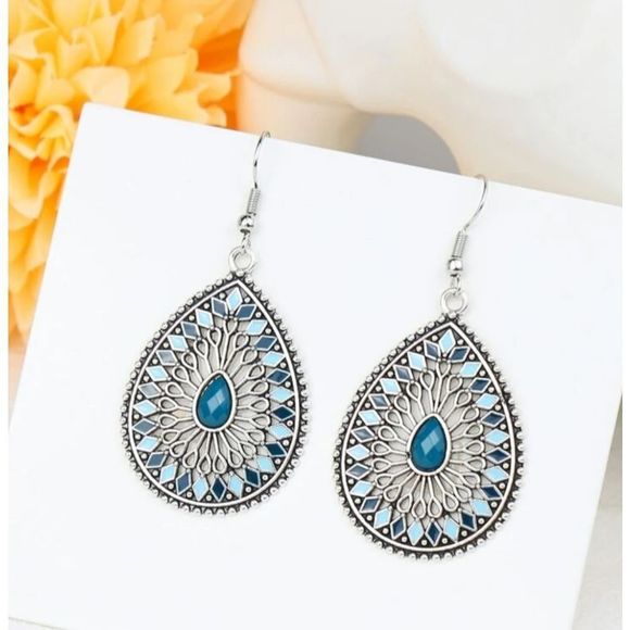 ⭐️3/$25⭐️🆕️Water Drop Earrings  - Picture 2 of 3
